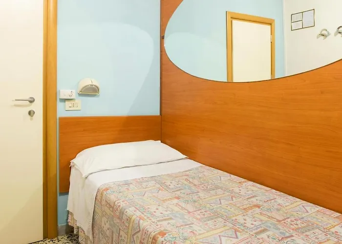 伊迪酒店 2* 里米尼