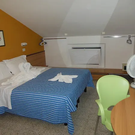 伊迪酒店 2* 里米尼